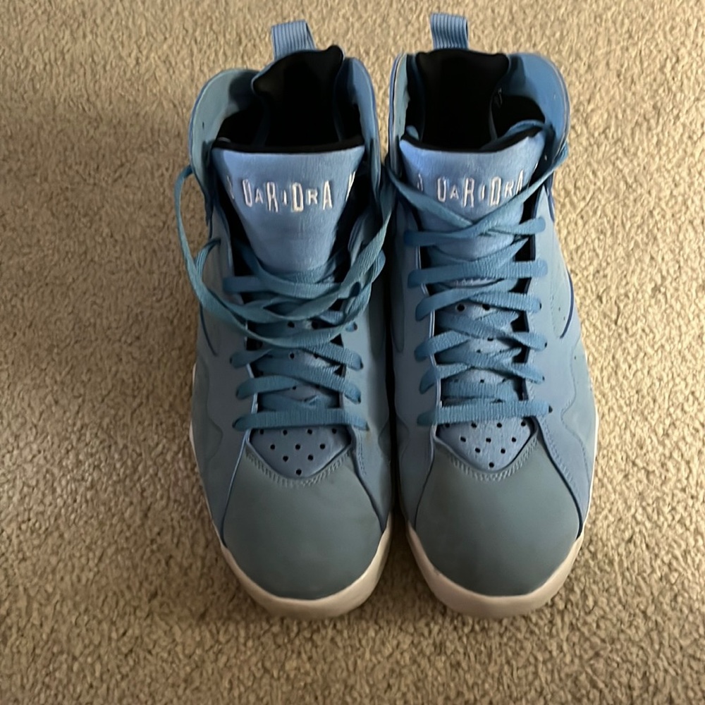 Jordan 7 Pantone